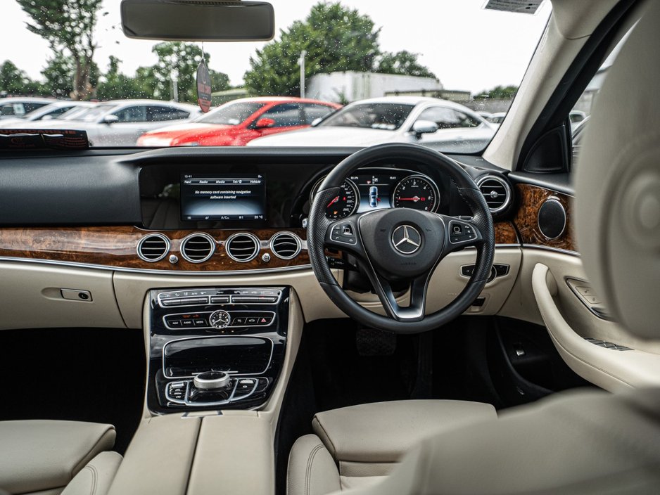 Mercedes-Benz E Class 2016 Merc E220 Automatic/1 Owner/6m Warranty — photo 5