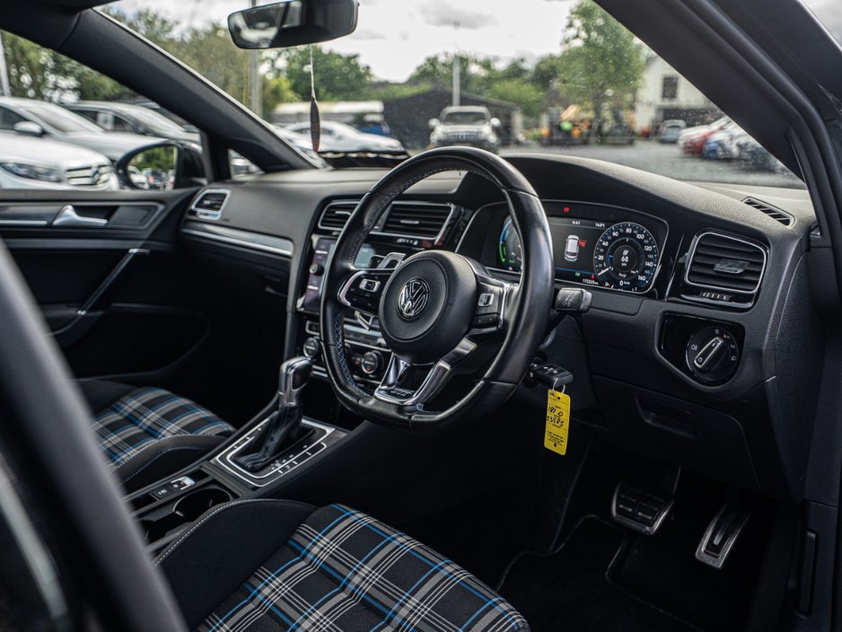 Volkswagen Golf 2018 GTE 1.4 Hybrid/High spec/Warranty — photo 8