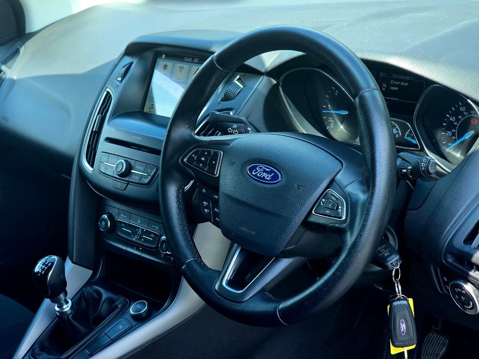 Ford Focus 172 1.5tdci Edition sold with Warranty — photo 8