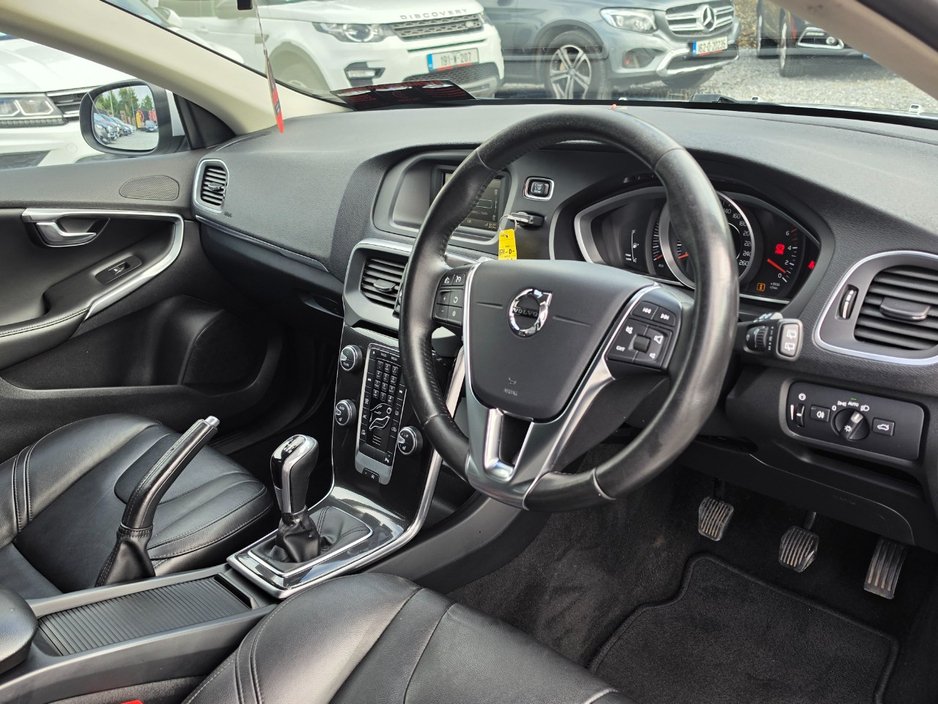 Volvo V40 2017 2.0d/Irish/New NCT/Warranty — photo 5