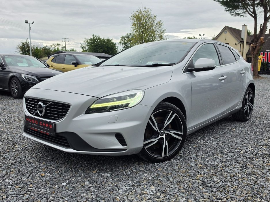 Volvo V40 2018 R-Design/FSH/Warranty — photo 3