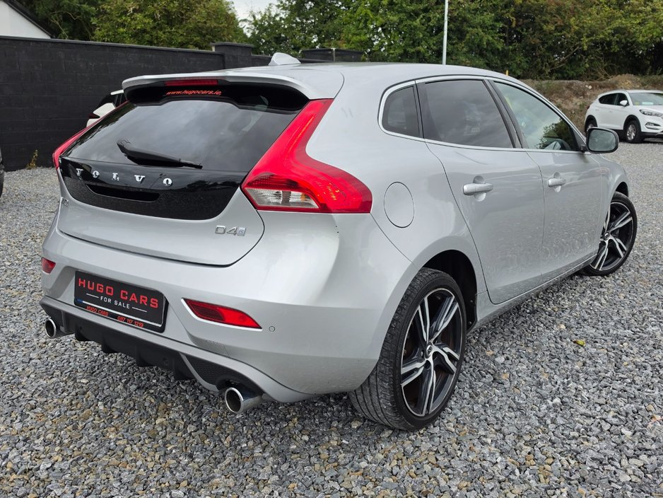 Volvo V40 2018 R-Design/FSH/Warranty — photo 4