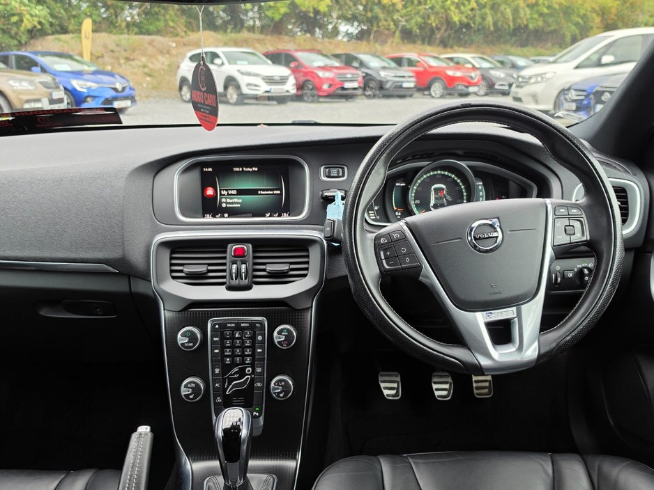 Volvo V40 2018 R-Design/FSH/Warranty — photo 6