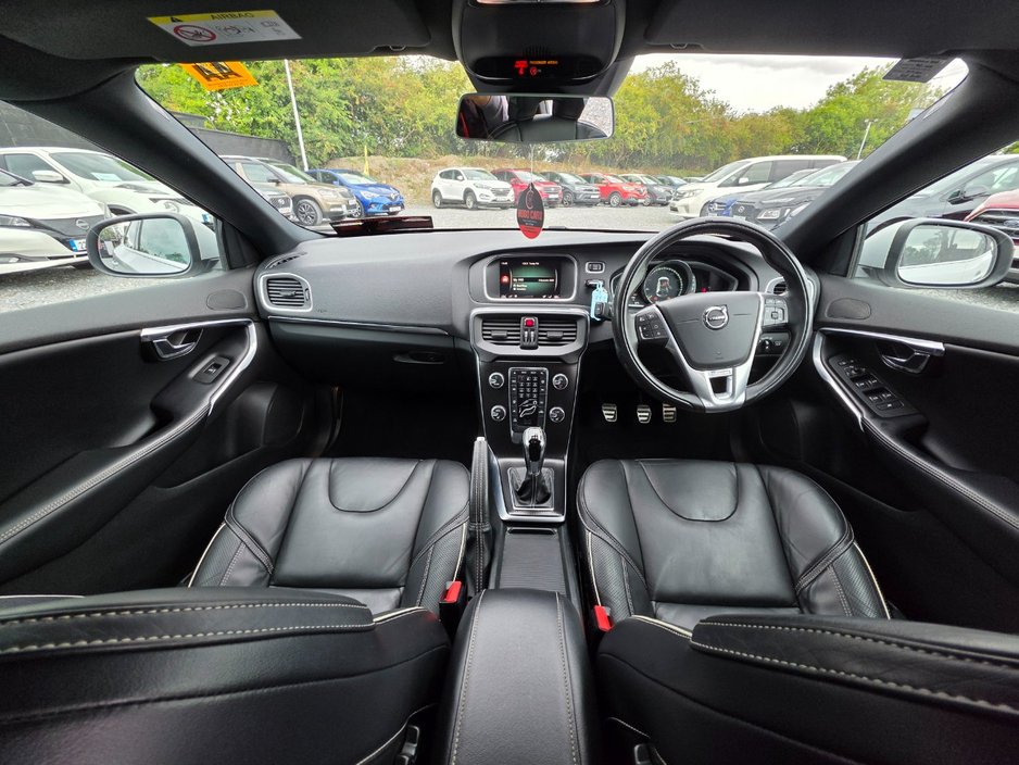 Volvo V40 2018 R-Design/FSH/Warranty — photo 7