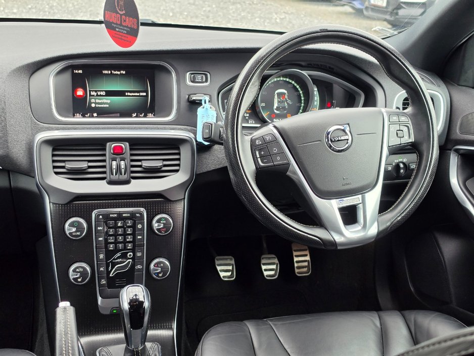 Volvo V40 2018 R-Design/FSH/Warranty — photo 8