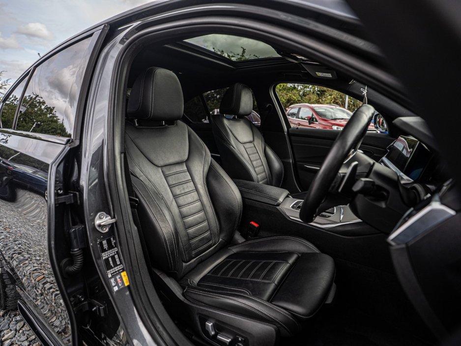 BMW 3 Series 2021 BMW 330e M-Sport/High-spec/1yr Warranty — photo 9