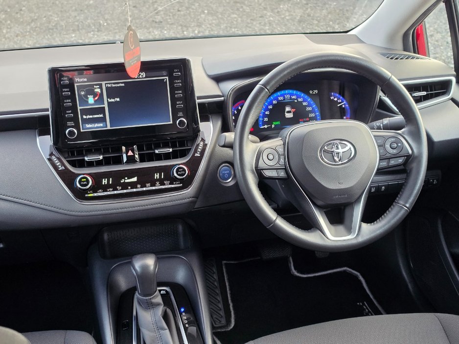 Toyota Corolla 202 Hybrid/1 Owner/FSH/Warranty — photo 9